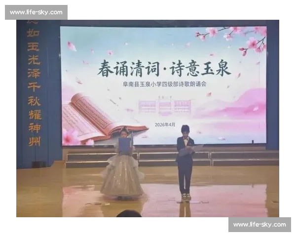 《诗词朗诵比赛主持词:感悟经典,传承文化,共赏诗意人生》 《诗词朗诵比赛主持词:感悟经典,传承文化,共赏诗意人生》